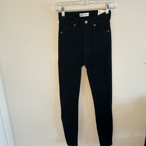 Zara- High Rise Skinny Jean - Picture 2 of 11